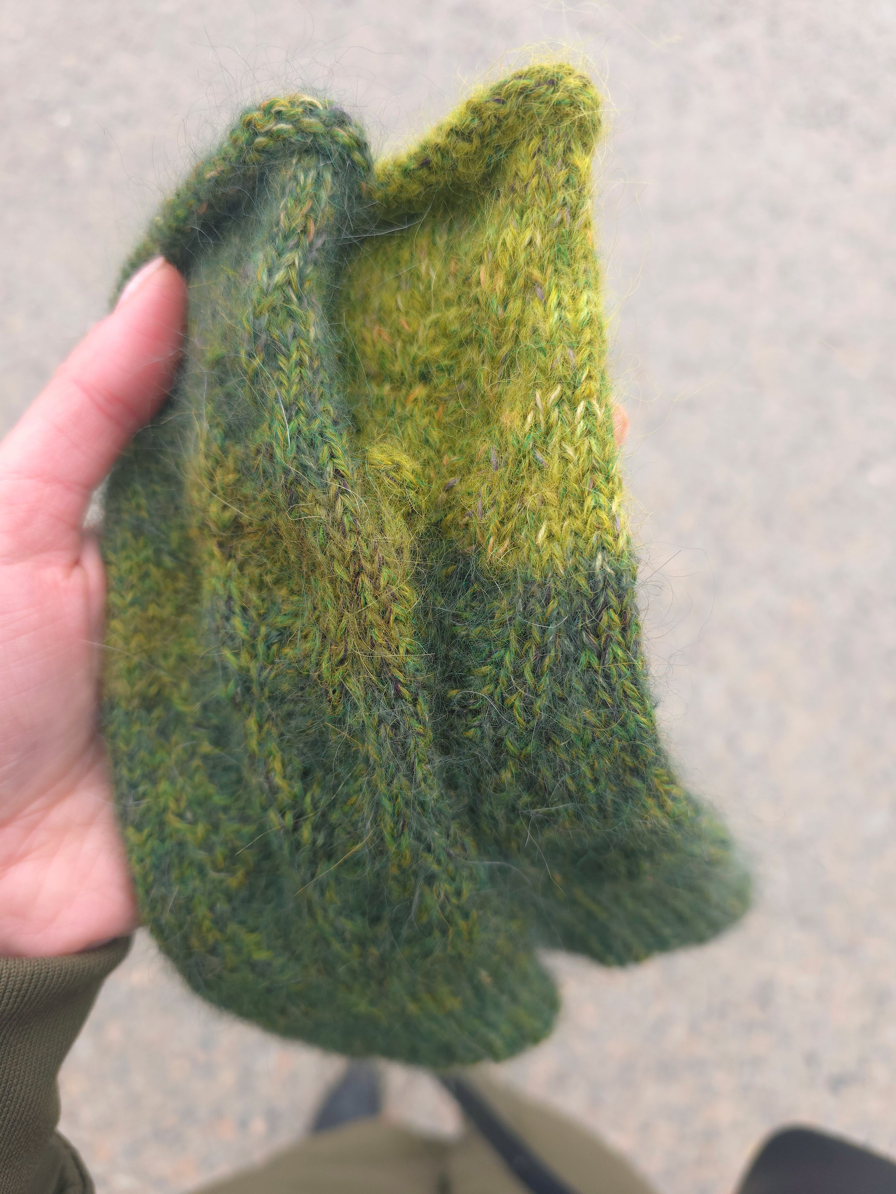 Forest green fingerless woolen gloves